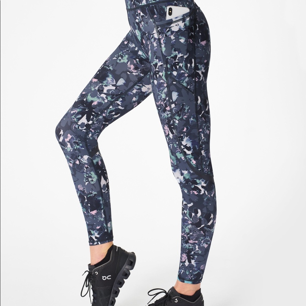Sweaty Betty size xs zero gravity made in turkey polyamide leggings..